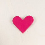 Broșă Mokko Heart din lemn fuchsia