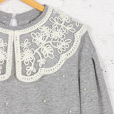 Bluză Elodie gri cu guler din dantelă