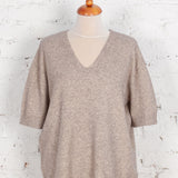 Pulover oversized cu decolteu în V Tamara bej