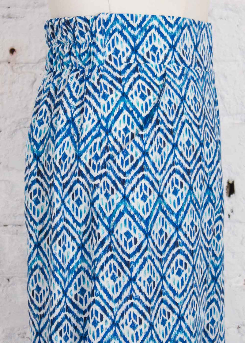 Pantaloni largi Betsy print albastru